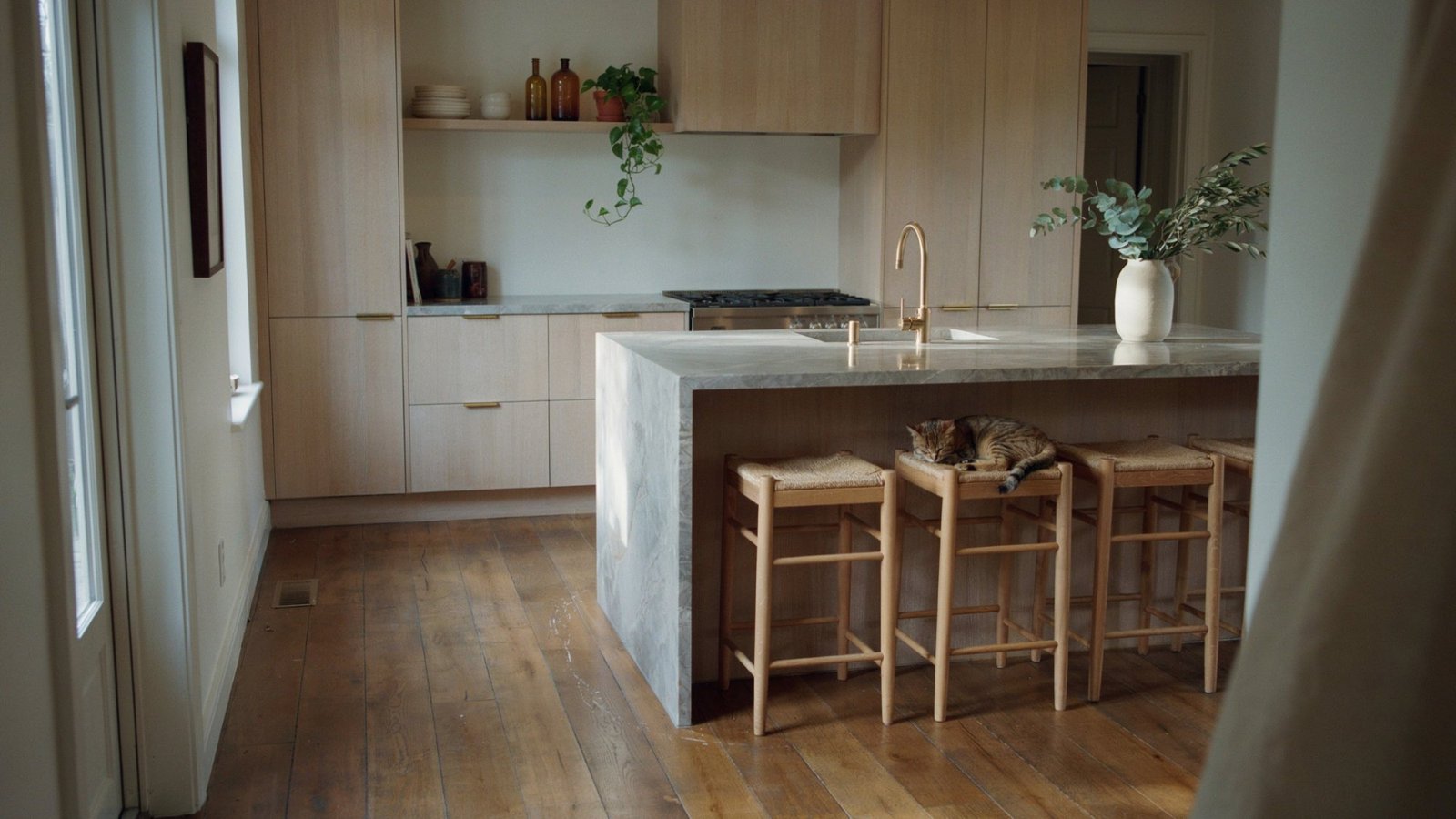 Decor ideas that make oak kitchen cabinets look more modern.