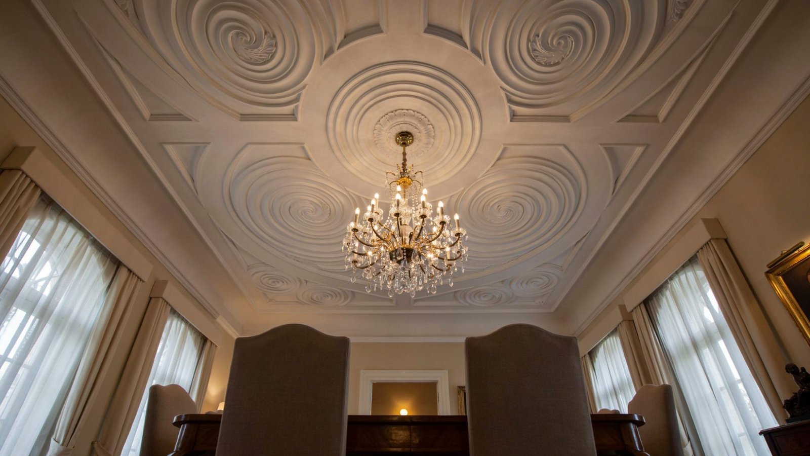 Sand swirl ceiling texture with circular patterns.