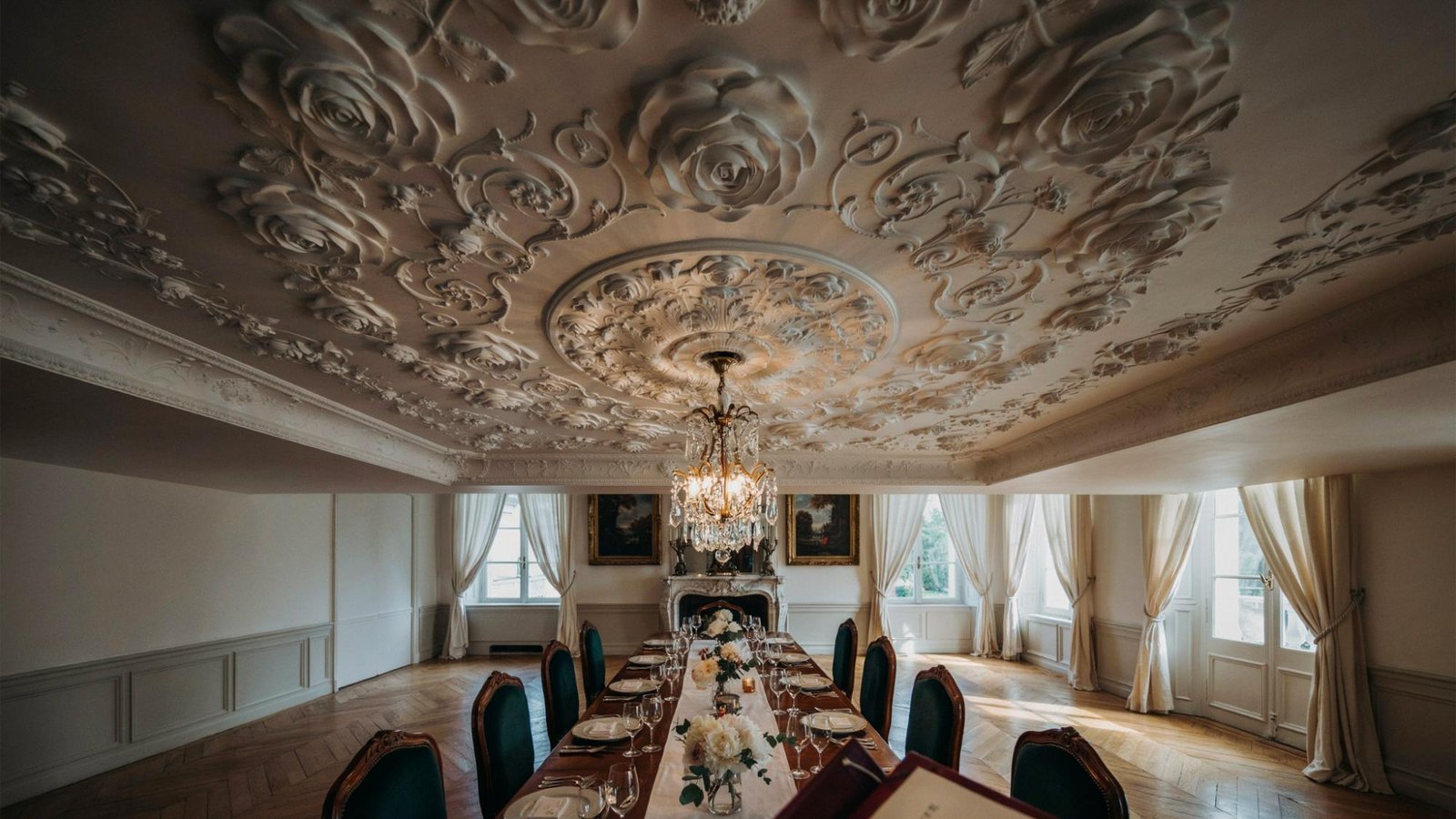 Rosebud ceiling texture with floral appearance.