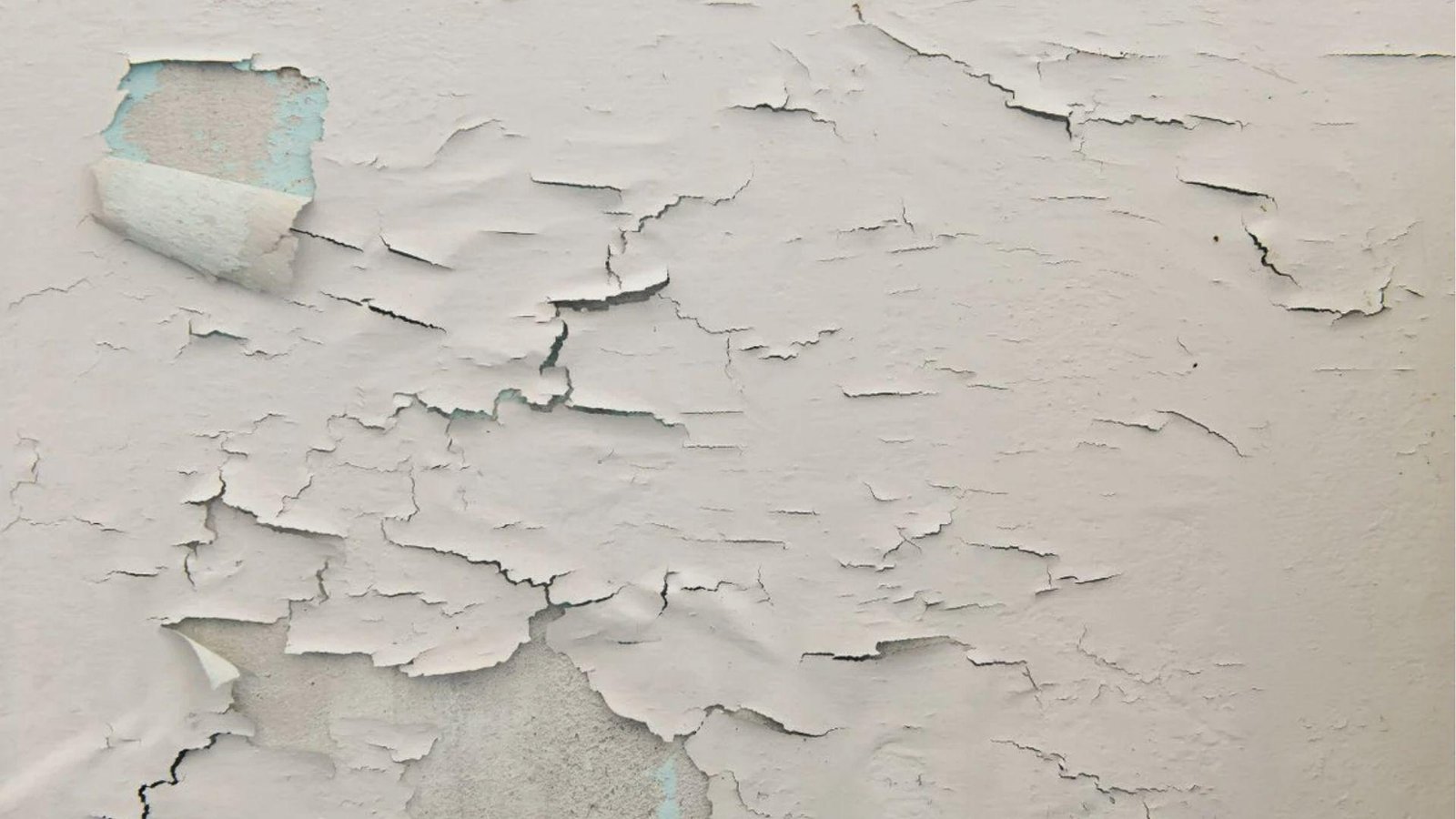 Flaking spray paint with exposed underlayer due to painting over dirty or glossy surfaces